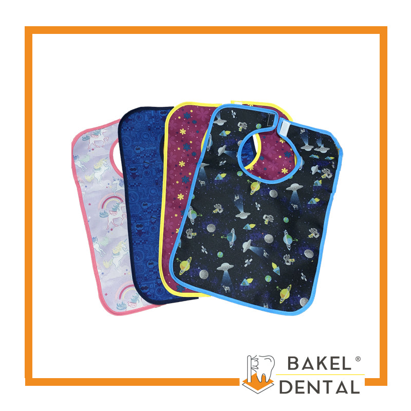 Babero de plástico infantil