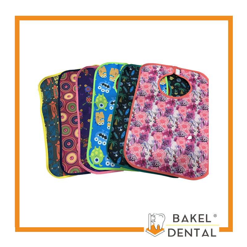 Babero de plástico infantil